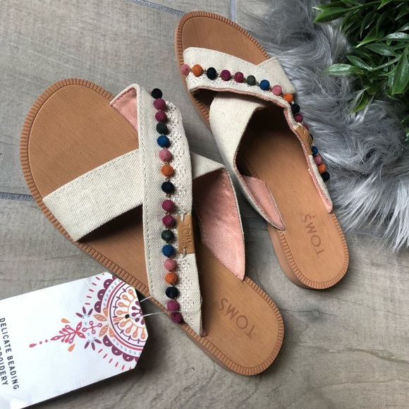 NWT! Tom’s kids’ bohemian Pom Pom sandals. Size 2 - Picture 6 of 8